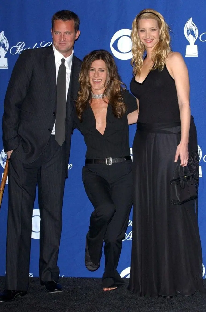 Friends yıldızı Matthew Perry son yolculuğuna uğurlandı 2