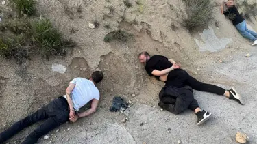 Polisten 40 kilometre kaçtılar: Araçtan suç makineleri çıktı
