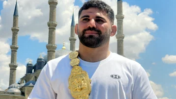Başpehlivan Erkan Taş: Çocukluk hayalimi gerçekleştirdim