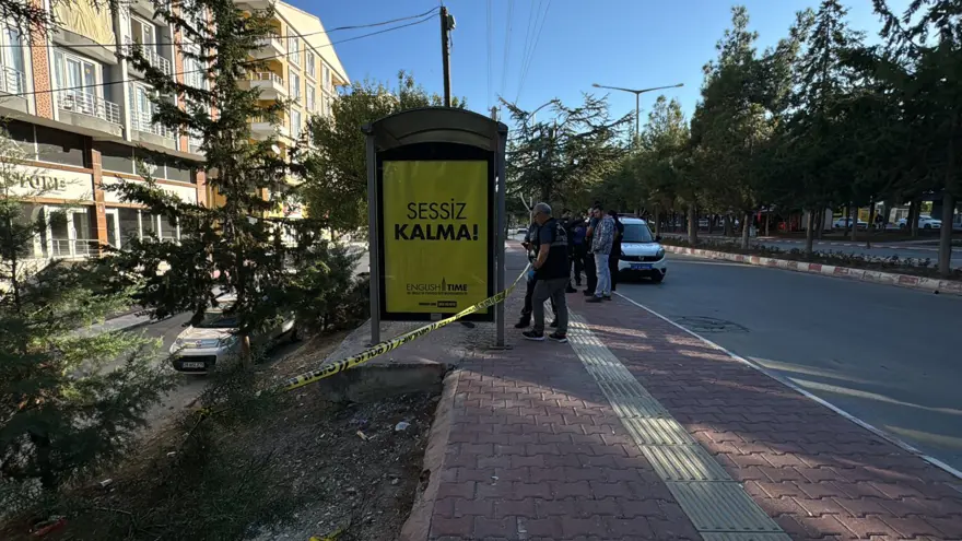 Durakta bekleyen kadına kurşun yağmuru 6 Durakta bekleyen kadına kurşun yağmuru 6