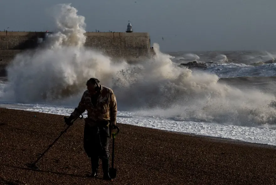 3 milyon kişiye "Evde kalın" uyarısı: İngiltere'de acil durum 3