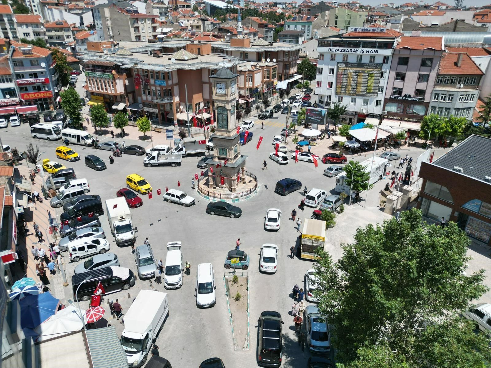 Bu ilçenin nüfusu 45 bin: Yazın 200 binlere çıkıyor