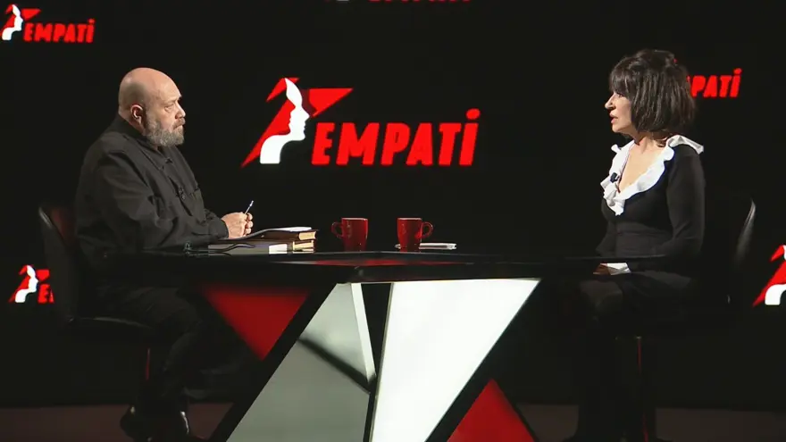 Empati'nin konuğu Ayşegül Aldinç: Atilla Özdemiroğlu beni mahkemeye verebilirdi 1