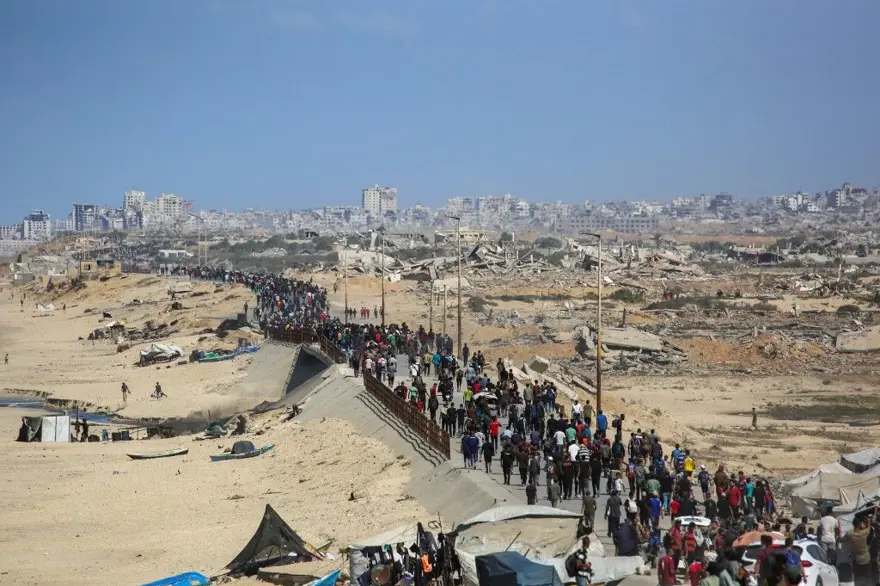 YÜZ BİNLERCE EV YIKILDI 6