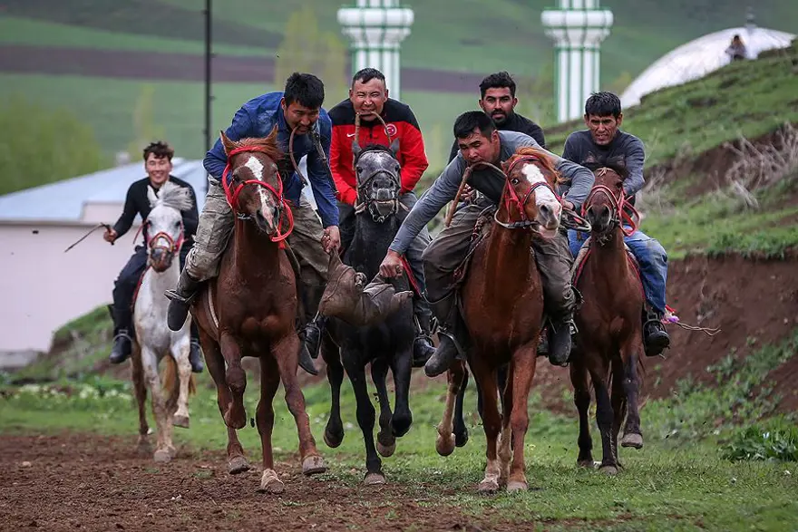 kırgız türkleri, ulupamir köyü, van ulupamir, kökbörü oyunu, en eski türk savaş oyunu 6