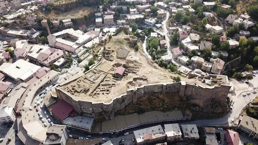 Bitlis Kalesi’nde Bizans ve Osmanlı dönemine ait bulgular bulundu 15 Bitlis Kalesi’nde Bizans ve Osmanlı dönemine ait bulgular bulundu 15