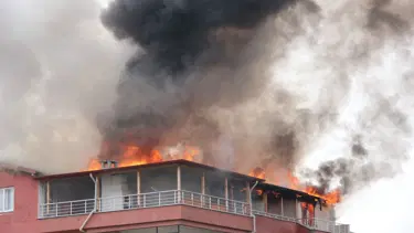 Kocaeli'de 5 katlı binada yangın