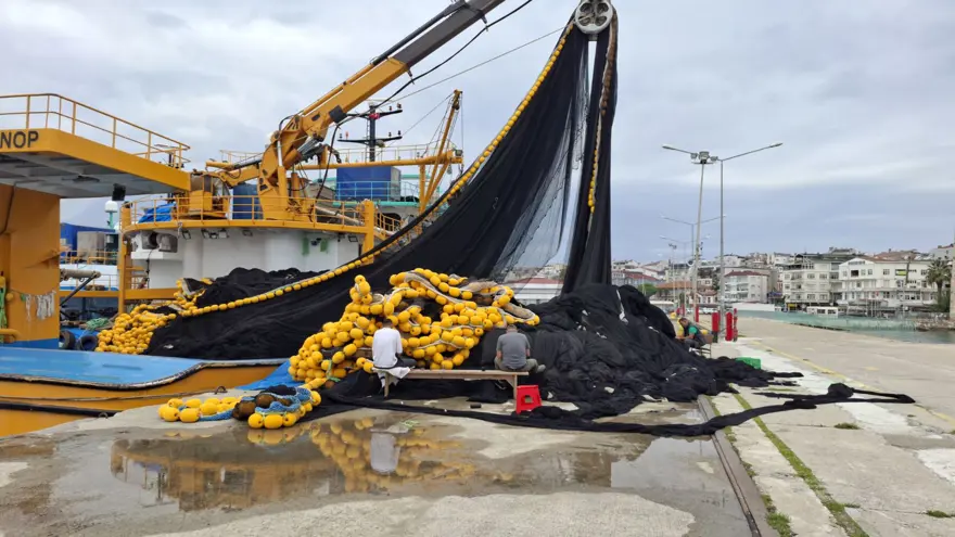 Fırtına sonrası limana sığındılar: Teknelerin bakımı yapılıyor 4