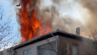 İstanbul'da 3 katlı binada yangın