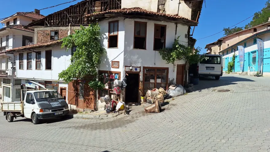 Teknolojiye meydan okuyor: Zamana yenik düşen baba mesleğini yaşatıyor 5