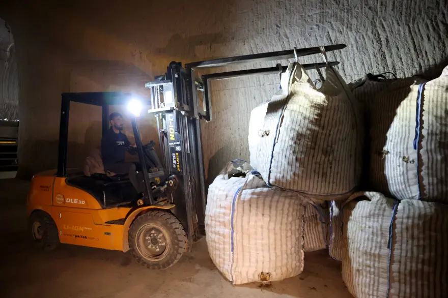 Mağaradan Türkiye'nin dört bir yanına dağıtım: Günde 600 TIR yanaşıyor 7 Mağaradan Türkiye'nin dört bir yanına dağıtım: Günde 600 TIR yanaşıyor 7