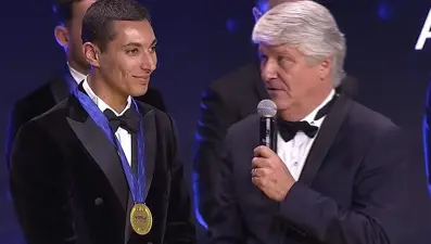 Dünya Superbike şampiyonu Toprak Razgatlıoğlu, madalyasına kavuştu