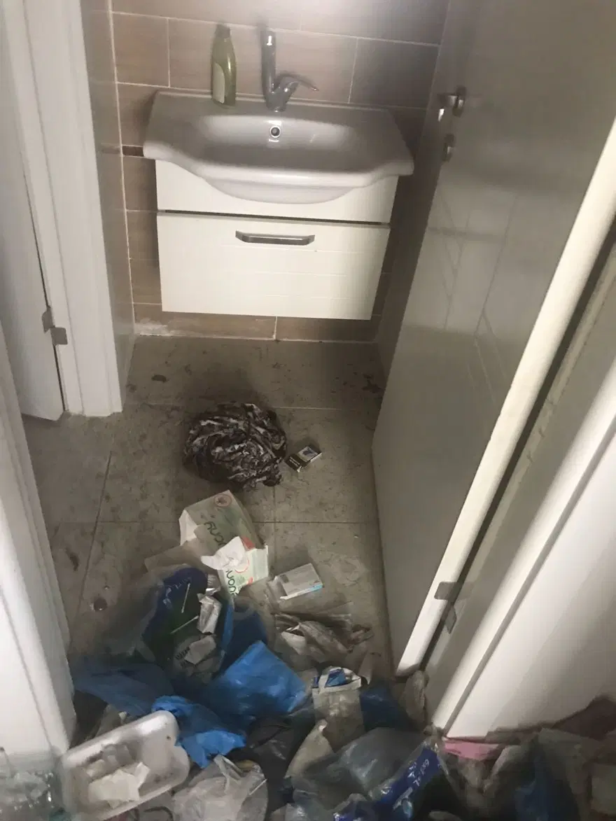 Kiracının terk ettiği evden kilolarca çöp çıktı 2