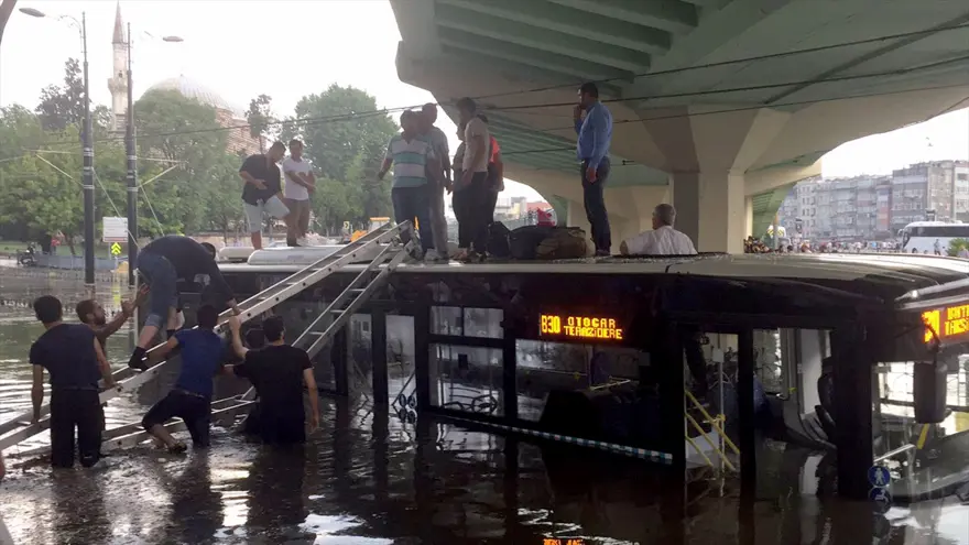 İstanbul'da etkili yağış (20 dakikalık kabus) 51