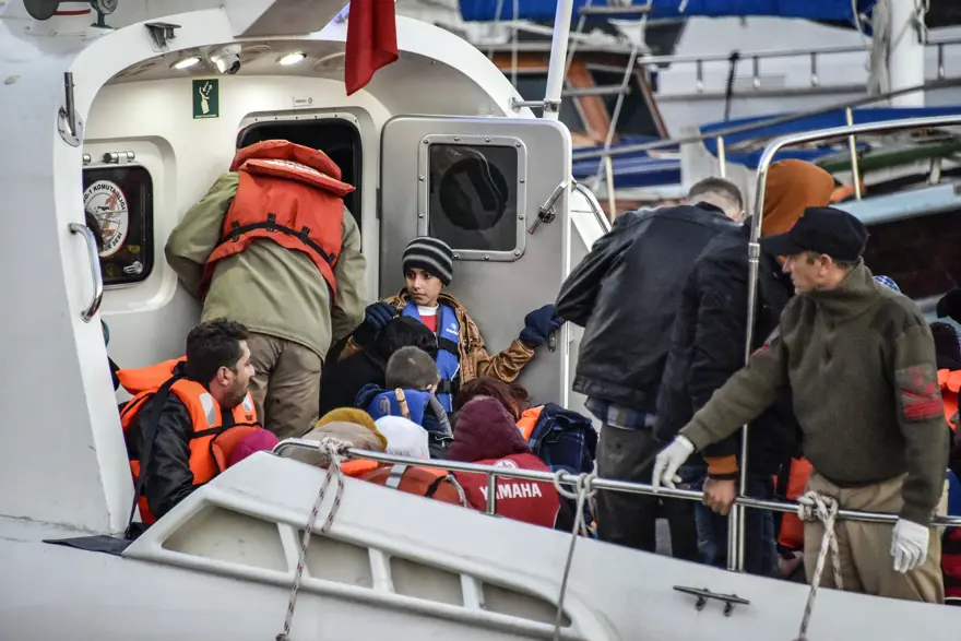 Yunanistan'a geçmeye çalışan 82 sığınmacı kurtarıldı 6