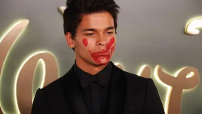 "Kırmızı el izi" Emmy Ödülleri'ne damga vurdu