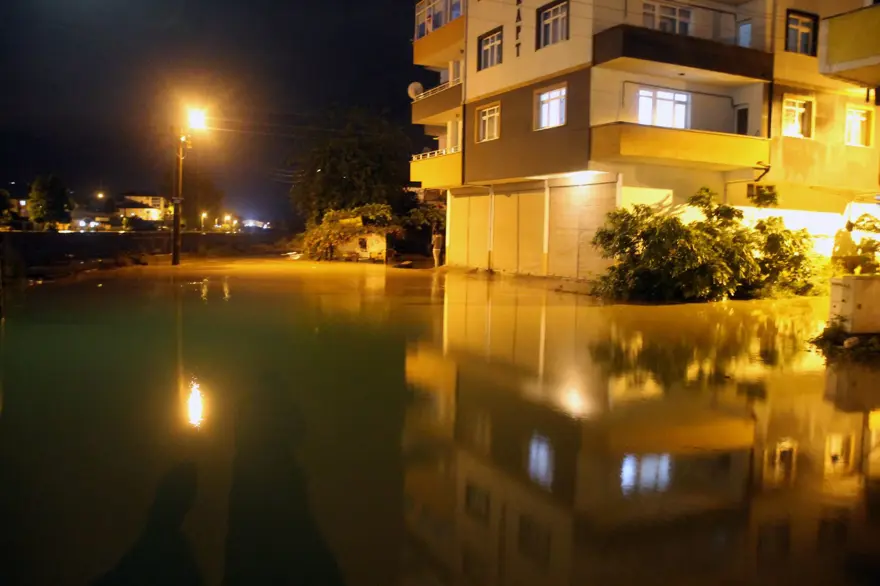 Batı Karadeniz'i yine sel vurdu 12