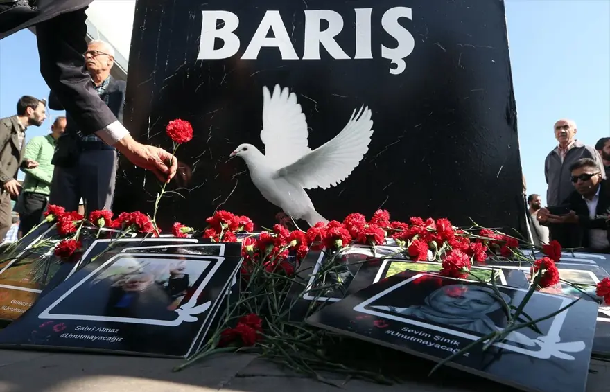 Ankara Garı saldırısında hayatını kaybedenler anıldı 5 Ankara Garı saldırısında hayatını kaybedenler anıldı 5