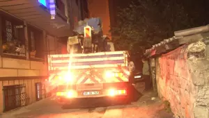 Eyüpsultan'da vinç dehşeti: Mahalleli deprem oluyor sandı