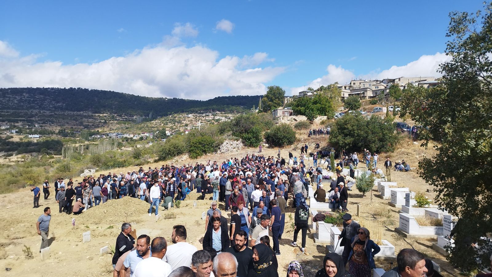 Yol kapama tartışmasında kan aktı: 3 ölü