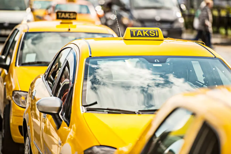 İstanbul'un taksileri değişiyor! Yeni tasarım için anket başlatıldı... İşte 5 farklı tasarım 8