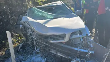 Adıyaman'da kontrolden çıkan otomobil duvara çarptı: 2 yaralı