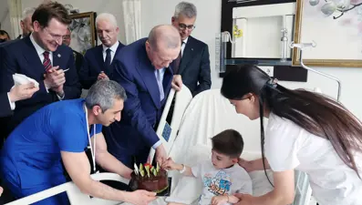 Cumhurbaşkanı Erdoğan'dan hastalara ziyaret