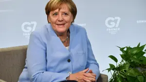Merkel: Güç dengeleri değişiyor Merkel: Güç dengeleri değişiyor