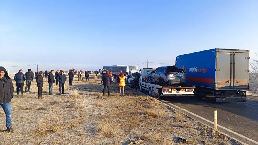 Van'da 30 araçlık zincirleme trafik kazası: 1 ölü, 51 yaralı 10