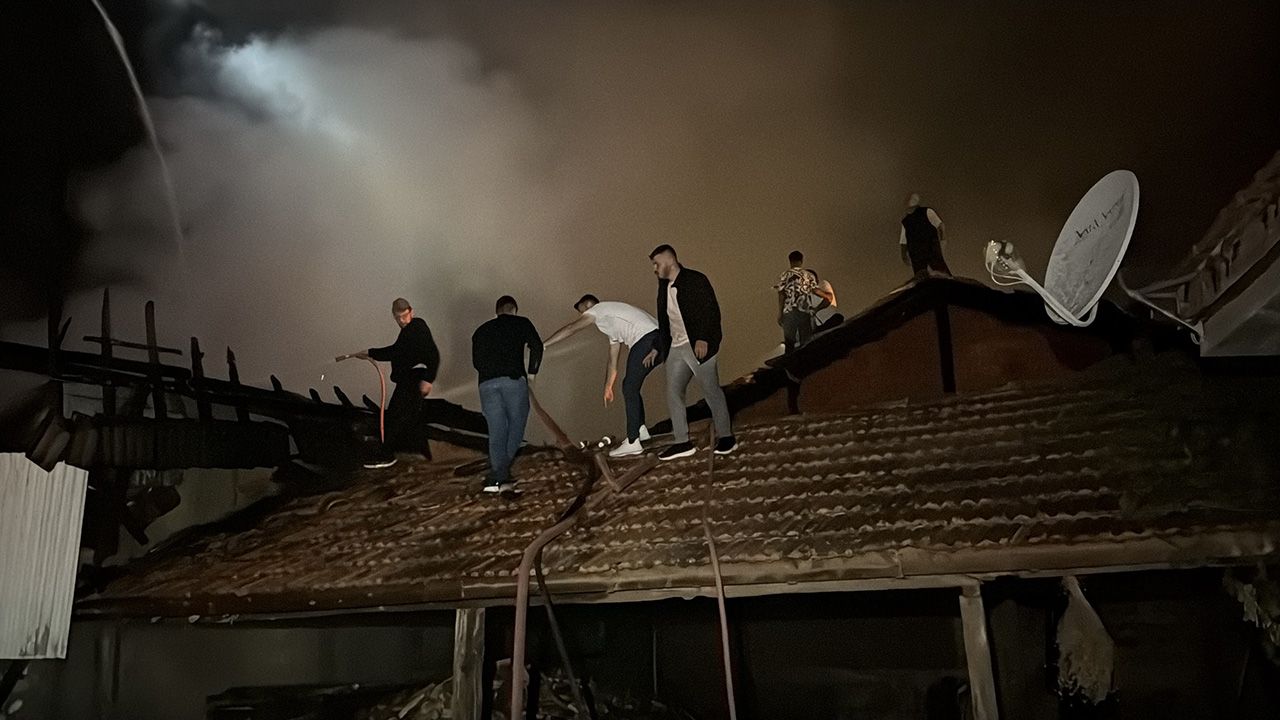 Köyde 4 ev küle döndü