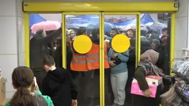 “Ne alırsan 100 lira” gerilimi: Fiyatlar düştü, vatandaş kapıya dayandı