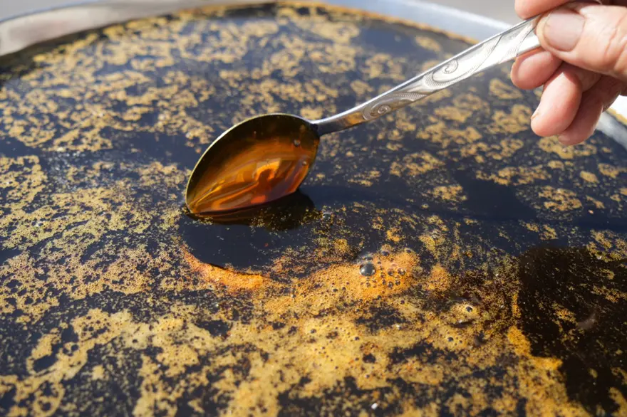 Kazan kazan şifa kaynatılıyor: Bir litresi 500 lira 5