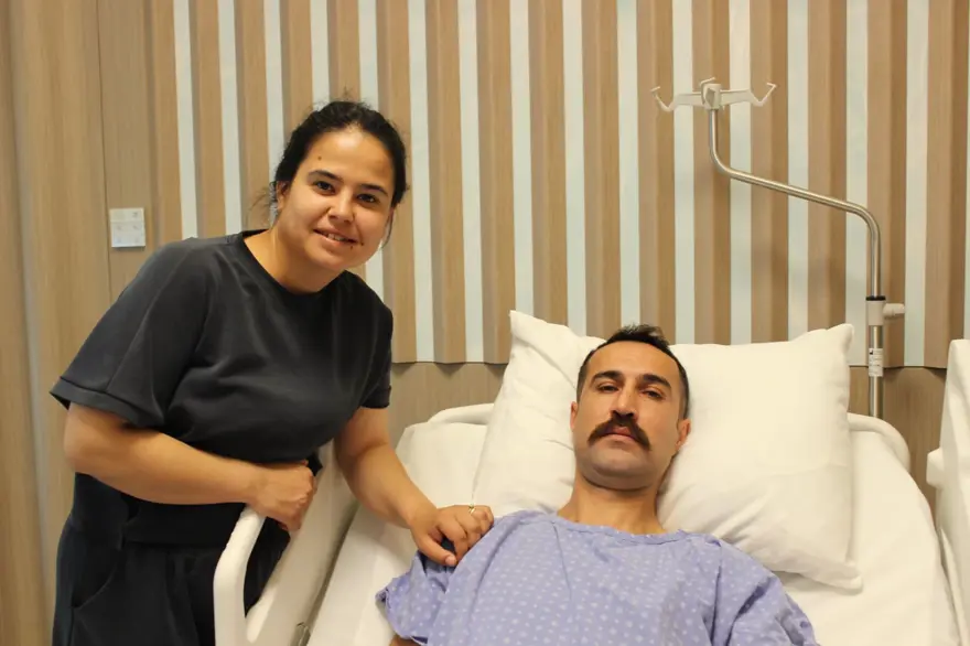 Mide kanaması geçirdiğini sandı: 32 yaşında kalın bağırsak kanseri ...