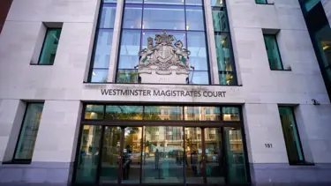 Türkiye’nin Londra Başkonsolosluğu önünde Kur’an yakan kişiye para cezası