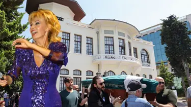 "Kanto kraliçesi" Nurhan Damcıoğlu İzmir'de son yolculuğuna uğurlandı