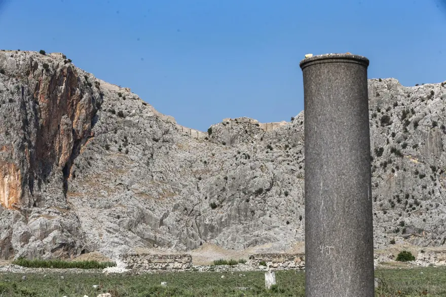 Adana'daki Anavarza Antik Kenti'nde gladyatör mezarlarına rastlandı 5 Adana'daki Anavarza Antik Kenti'nde gladyatör mezarlarına rastlandı 5