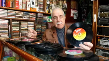 45 yılda 13 bin plak ve kaset arşivledi