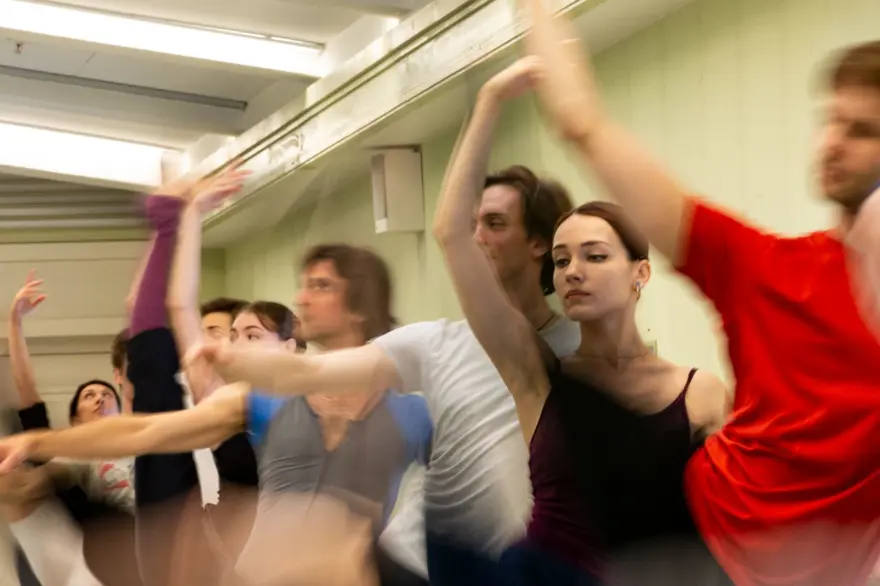 Bolşoy Bale Grubu'nun dansçısı, dekorun altında kalarak sahnede hayatını kaybetti 4 Bolşoy Bale Grubu'nun dansçısı, dekorun altında kalarak sahnede hayatını kaybetti 4