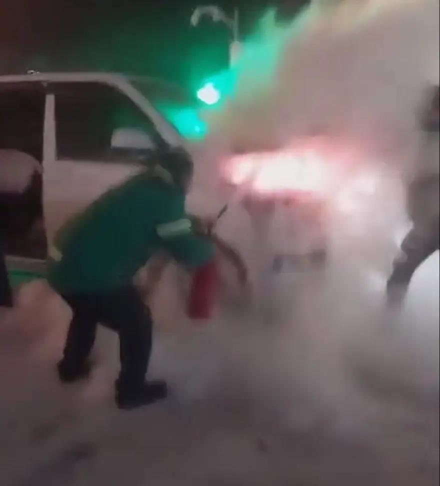 Akaryakıt istasyonundayangın paniği 1 Akaryakıt istasyonundayangın paniği 1