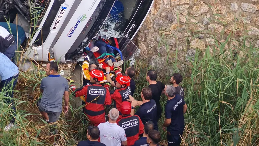 Bodrum'da midibüs dere yatağına uçtu: 23 işçi yaralı 4