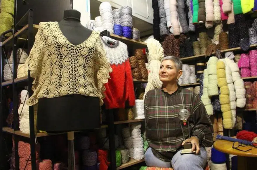 Depremde çocukları ve eşi öldü, engelli kaldı. Azmiyle "Yaşayan insan hazinesi" oldu 5 Depremde çocukları ve eşi öldü, engelli kaldı. Azmiyle "Yaşayan insan hazinesi" oldu 5
