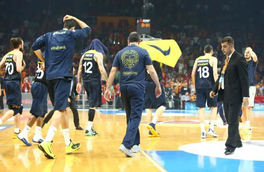 Fenerbahçe Kulübü: Sarı kırmızılı bir taraftar Obradovic'e tükürdü 12