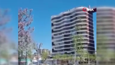 Depremde çatıdaki havuz suyu taştı