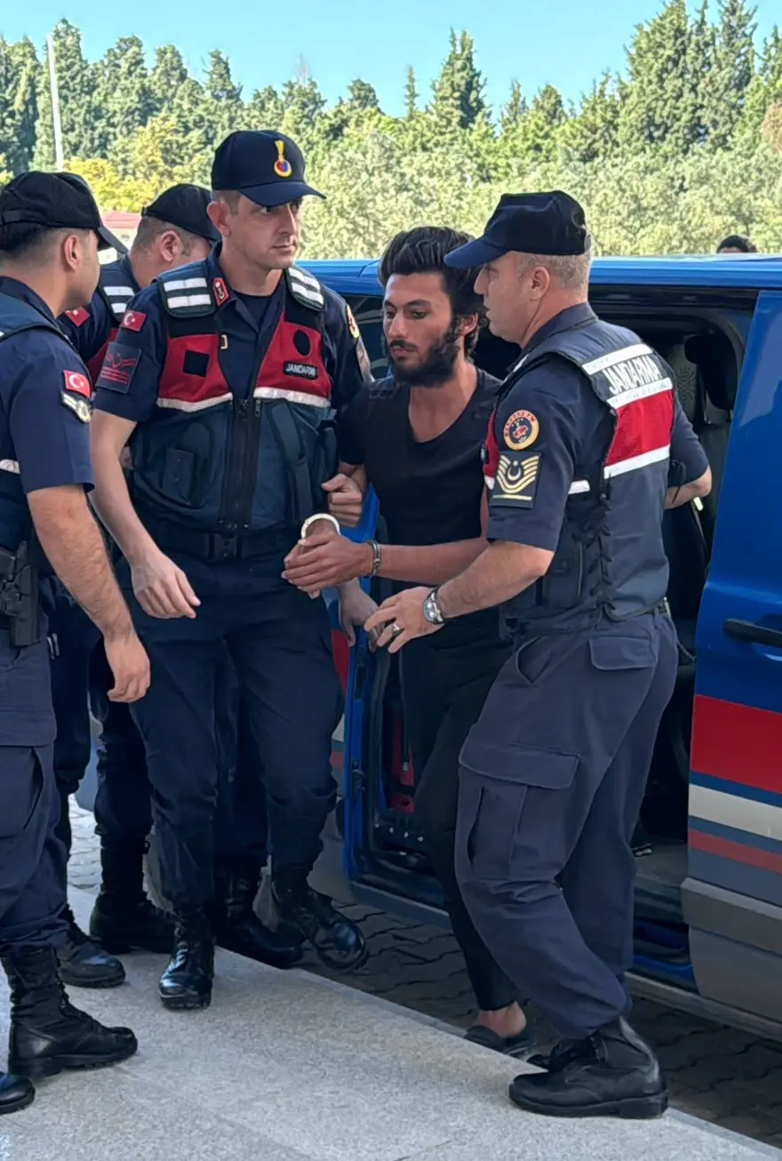 Görüntülersosyal medyada gündem olmuştu: Minibüsteki tacizci tutuklandı 3