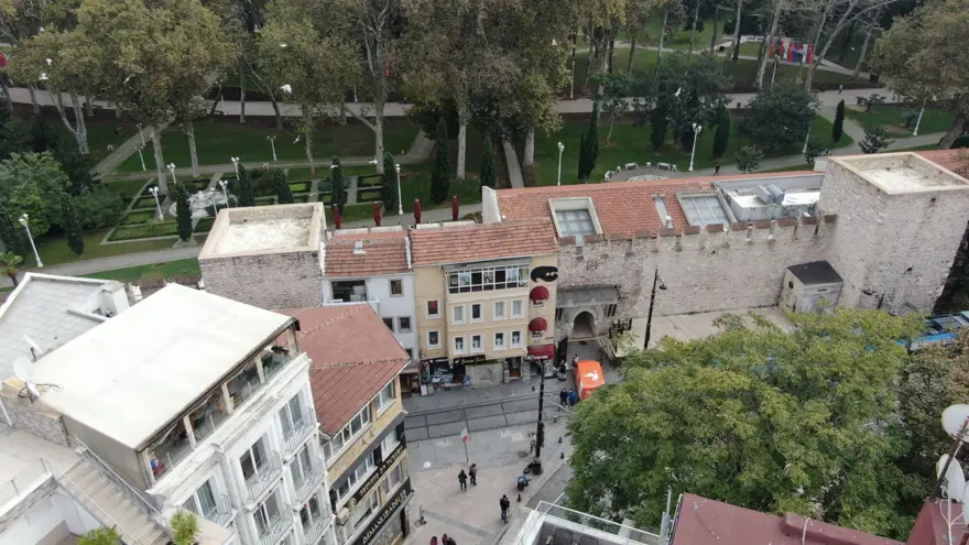 İstanbul'da 250 yıllık tarihi çeşmenin üzerine bina diktiler 1