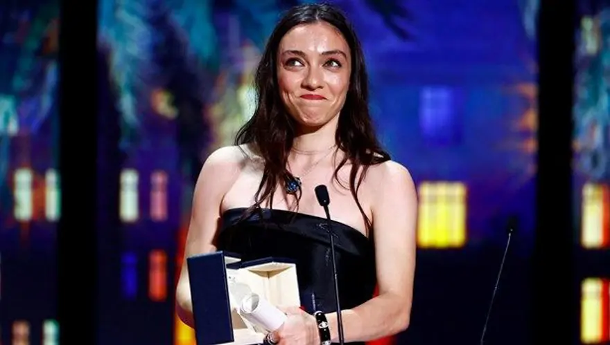 Merve Dizdar Cannes Film Festivali'nde en iyi kadın oyuncu ödülünü aldı 26