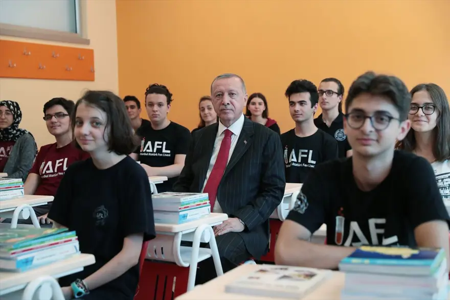 Cumhurbaşkanı Erdoğan: Ders müfredatlarını objektif bir anlayışla yeni baştan hazırladık 8 Cumhurbaşkanı Erdoğan: Ders müfredatlarını objektif bir anlayışla yeni baştan hazırladık 8