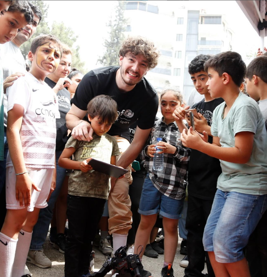 Cedi Osman deprem bölgesinde 4