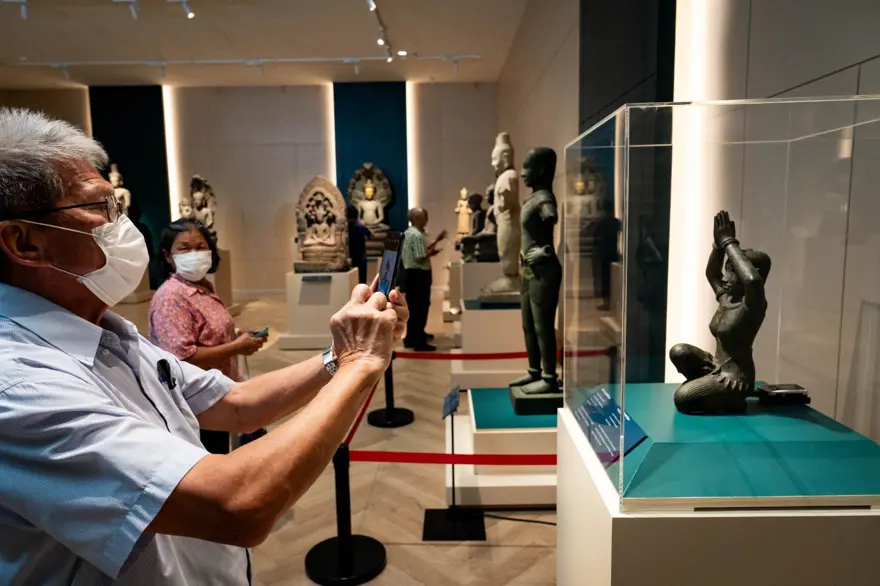 Altın Çocuk ve Diz Çöken Kadın heykelleri Tayland'a geri gönderildi 8 Altın Çocuk ve Diz Çöken Kadın heykelleri Tayland'a geri gönderildi 8