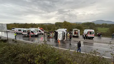 Bartın'da işçi servisi devrildi: Ölü ve yaralılar var